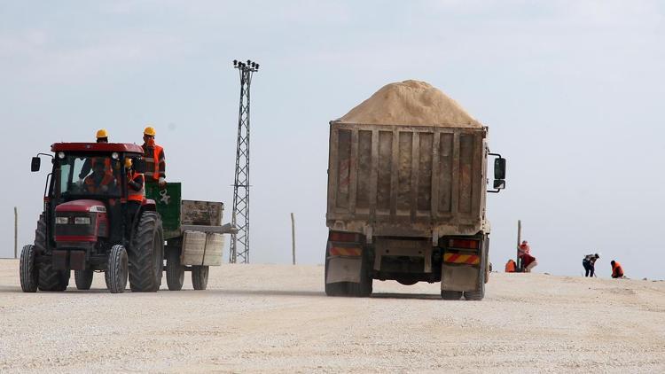 Suriyeli Kürtler tam donanımlı kampa kavuşuyor