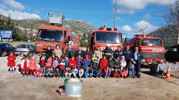 Aksekide anaokulu öğrencilerine yangın eğitimi verildi