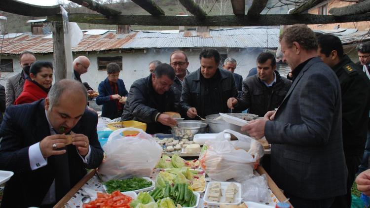 Mudurnuda kaynaşma yemeği