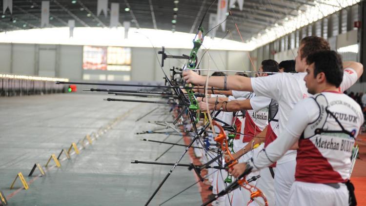 Salon Federasyon Kupası okçuluk yarışması Adanada başladı