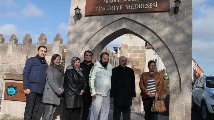 Somuncu Babanın torunları film setini ziyaret etti