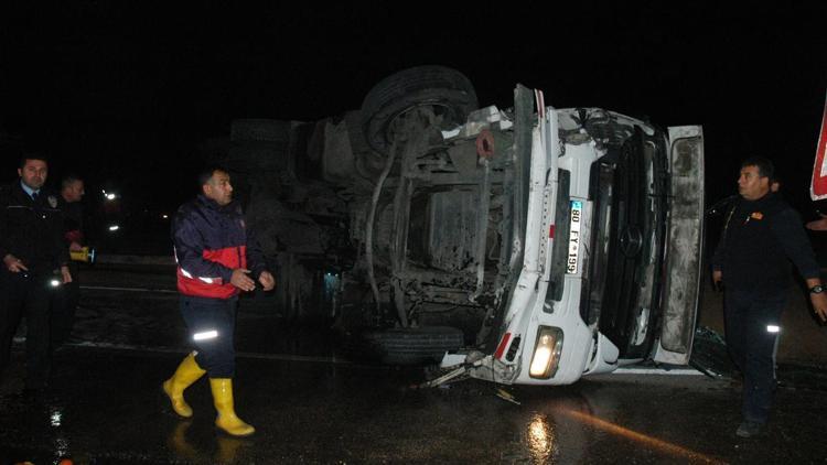 - Tarım işçilerini taşıyan midibüs tırla çarpıştı: 2si ağır 18 yaralı