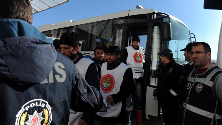 Aksarayda işten çıkarılan işçiler eylem yaptı