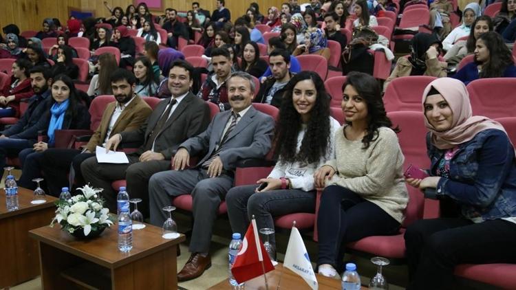 ASÜde ‘Geçmişten Günümüze Türk Şiirinden Örnekler konferansı yapıldı