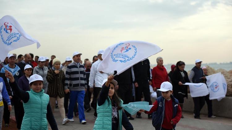 Mersinde sağlıklı yaşam yürüyüşü