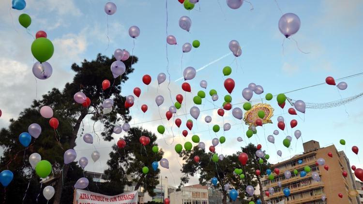 Balonlar Azra bebek için uçtu