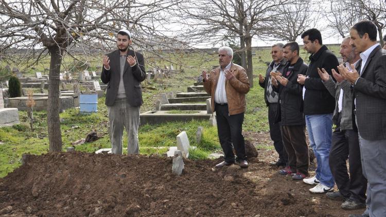 Şanlıurfada yol kenarında bulunan kadın cesedi