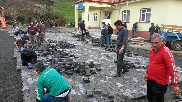 Köy okulunda onarım ve çevre düzenleme çalışması