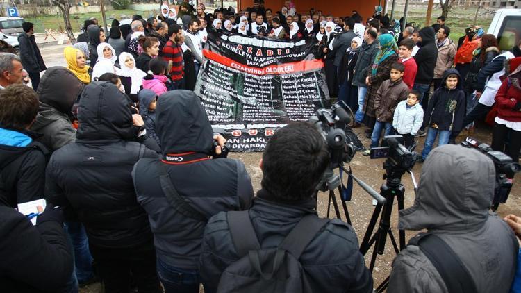 Diyarbakırda cezaevi önünde eylem