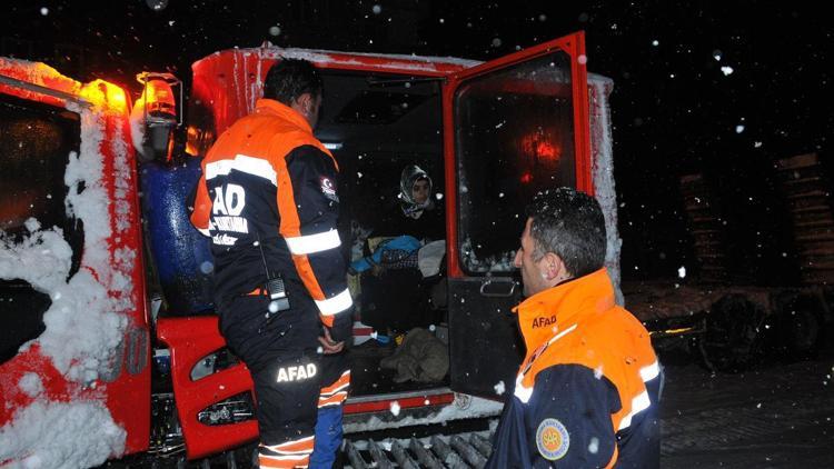 Köyde mahsur kalan kalp hastası bebek hastaneye kaldırıldı