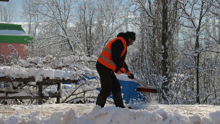 Hamamözü Belediyesi kar temizleme çalışması