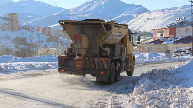 Arapgire yol tuzlama aracı gönderildi