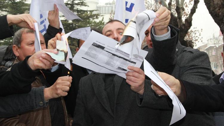 Türkiye Kamu-Sen üyelerinden maaş zammı protestosu