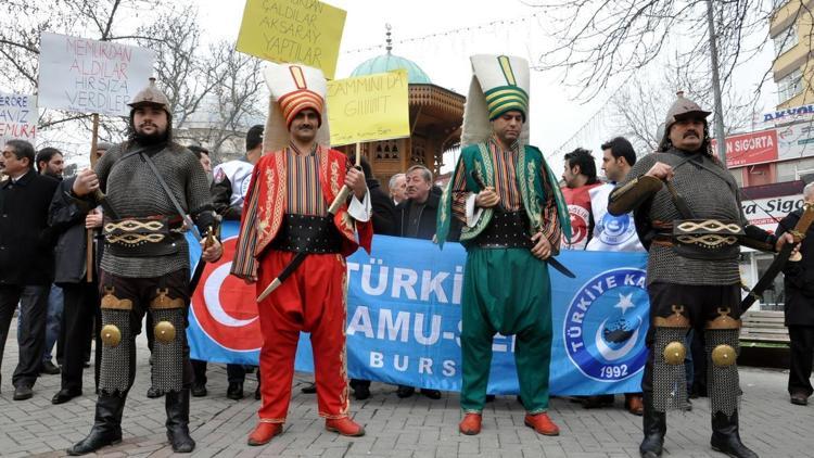 Türkiye Kamu-Sen üyelerinden maaş zammı protestosu