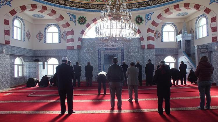 Ulaşta yanan cami ibadete açıldı