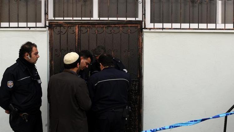 Mersinde bir kişi cami tuvaletinde ölü bulundu