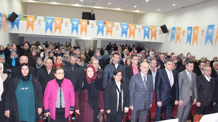 AK Parti Beyşehir Kadın Kolları Başkanı Semra Acır güven tazeledi