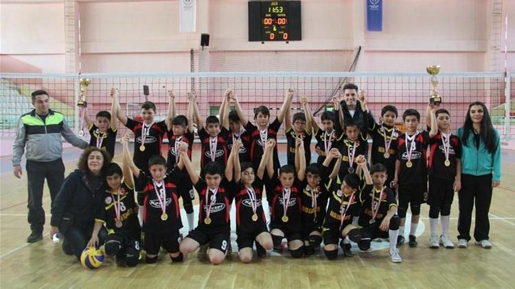 Küçük erkekler voleybol müsabakaları tamamlandı