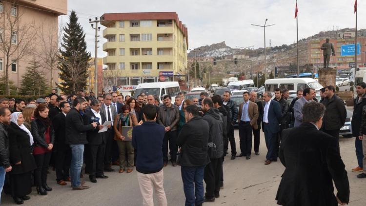 Mardin Büyükşehir Belediyesi ve ilçe belediyeleri, elektrik kesintisini protesto etti