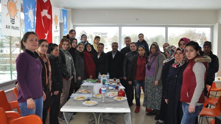 AK Parti Arguvan Kadın Kolları Başkanı Şimşek, güven tazeledi