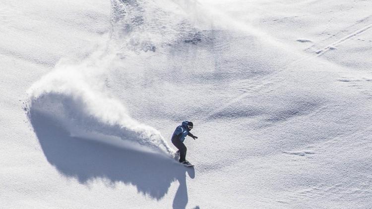 Hakkari dağları, snowboardla tanıştı