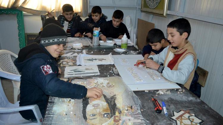 Suriyeli gençler kurslarla hayatlarını renklendiriyor