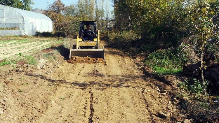 Mihalgazide bozulan yolları onarılıyor