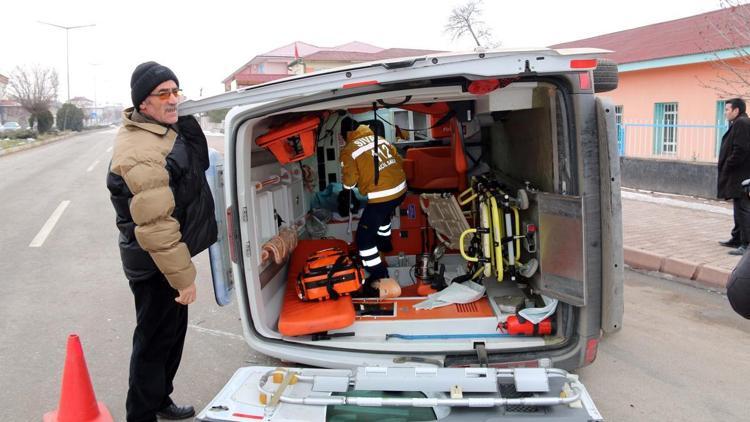 Otomobille ambulans çarpıştı: 5 yaralı