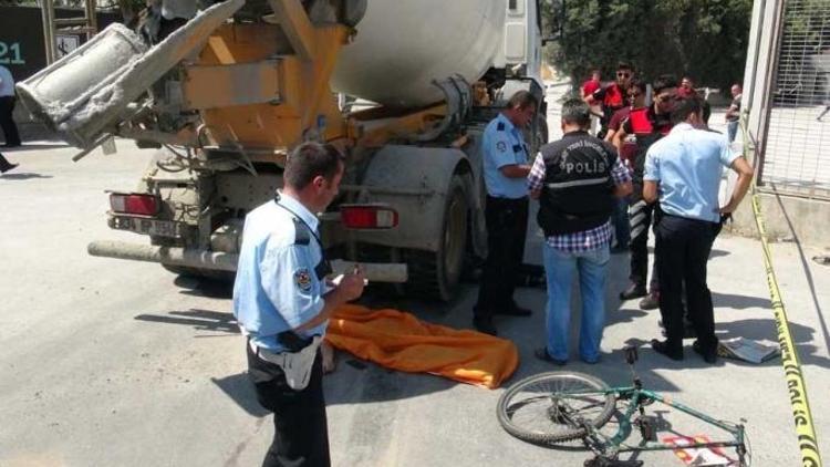 Beton mikserinin ezdiği bisikletli iki kişi öldü