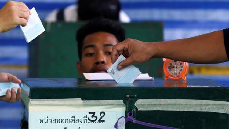 Taylandda anayasa referandumu