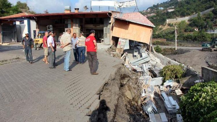 Dere ıslah çalışması sırasında mermer atölyesi çöktü