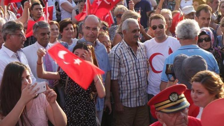 Ayvalıkta Laik, demokratik, tam bağımsız Türkiye mitingi