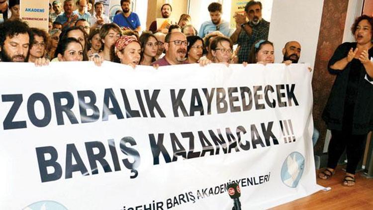 Barış Bildirisi imzacısına görevden uzaklaştırma