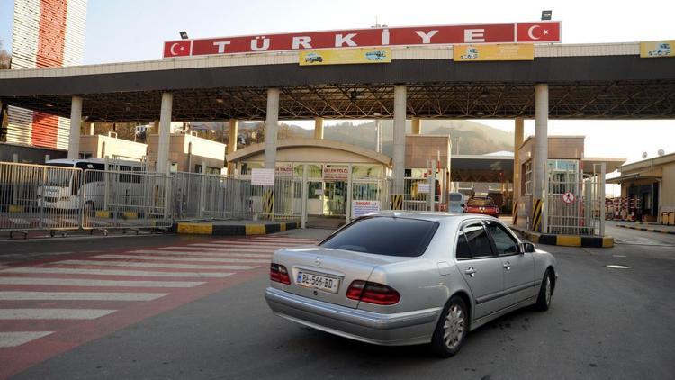 Sarp Sınır Kapısındaki hareketlilik, turizmi canlandırdı