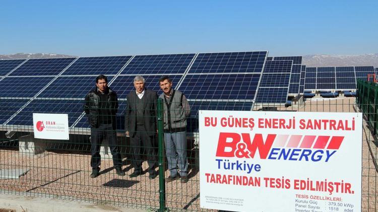 Fabrikasının elektriğini güneşten karşılıyor