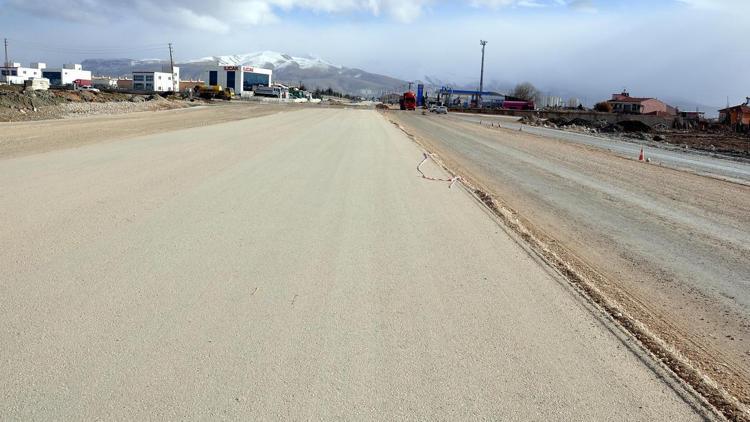 Yeşilyurt ilçesinde yol açma çalışmaları