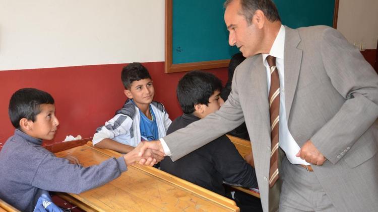 Arguvan Belediyesi okullara destek veriyor