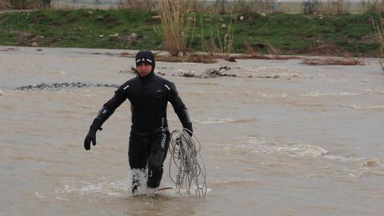 Mersinde dereye düşen kişinin kaybolması