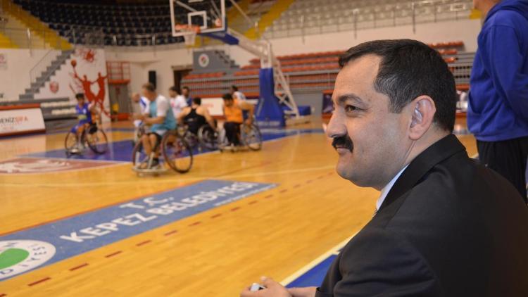 AK Parti İl Başkanı Sümerden engelli basketbolculara ziyaret