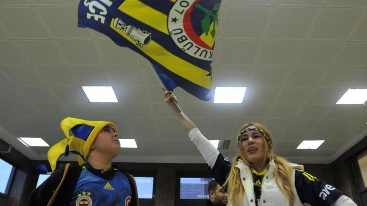 Taraftarlar, Fenerbahçe Kulübü Başkanı Yıldırımı protesto etti