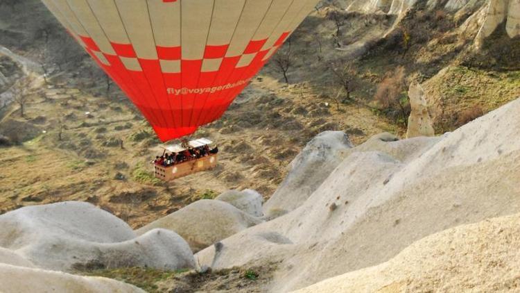 Sevgililer Gününü balonda kutladılar