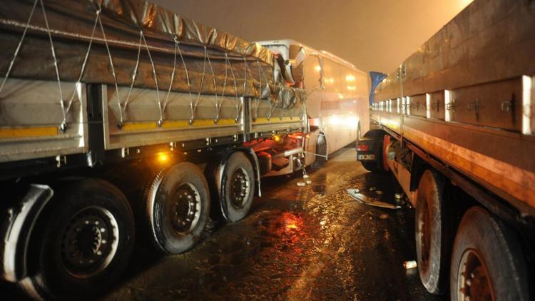 Balıkesirde zincirleme trafik kazası: 6 yaralı