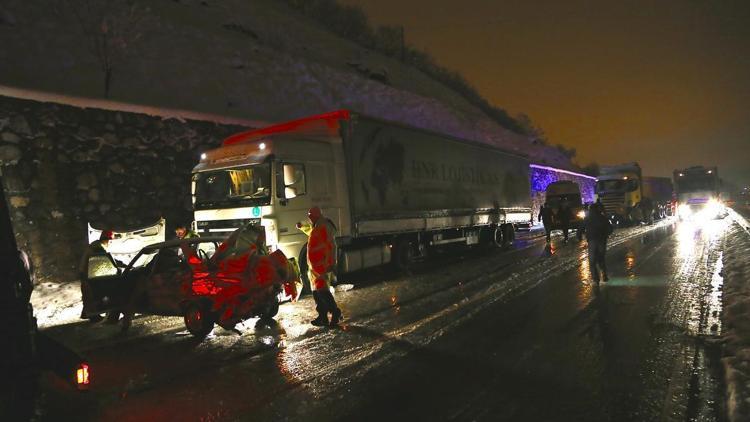 Sakaryada zincirleme trafik kazası: 1 ölü, 3 yaralı