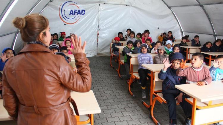 Kobanili çocuklar eğitime başladı