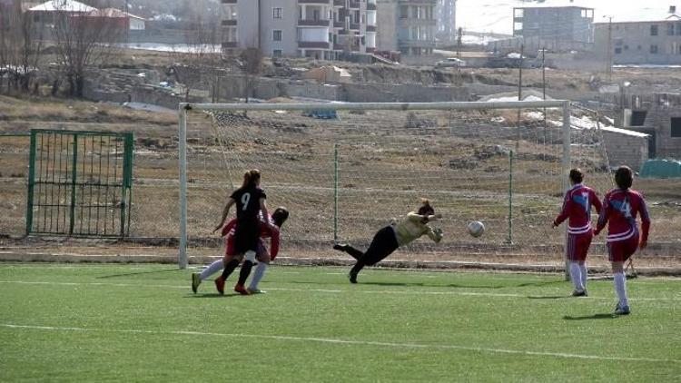 Bayan Futbolculardan Büyük Başarı