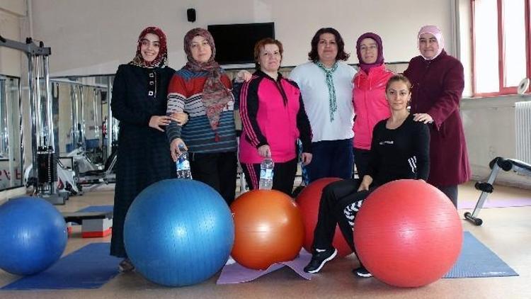 Gümüşhane’de Ev Kadınları Pilates’le Zayıflayacak