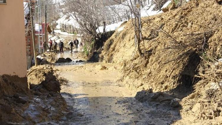 AFAD, Heyelan Bölgesinde İncelemede Bulundu