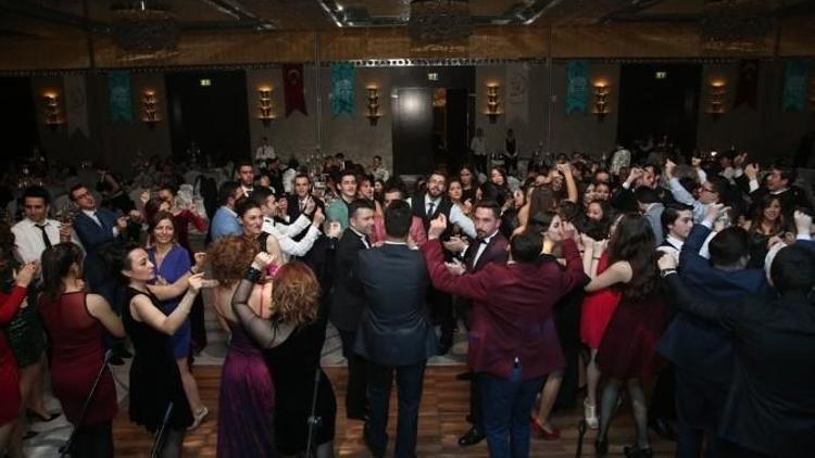 Nilüfer Halk Dansları Topluluğu 15. Yaşını Kutladı