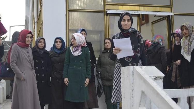 Gençler 28 Şubat’ı Protesto Ettiler