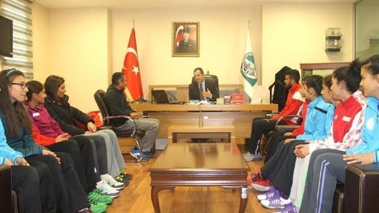 Büyükşehir Belediyesi’ni Temsil Edecek Sporcular Spor Etkinlikleri AŞ’yi Ziyaret Etti